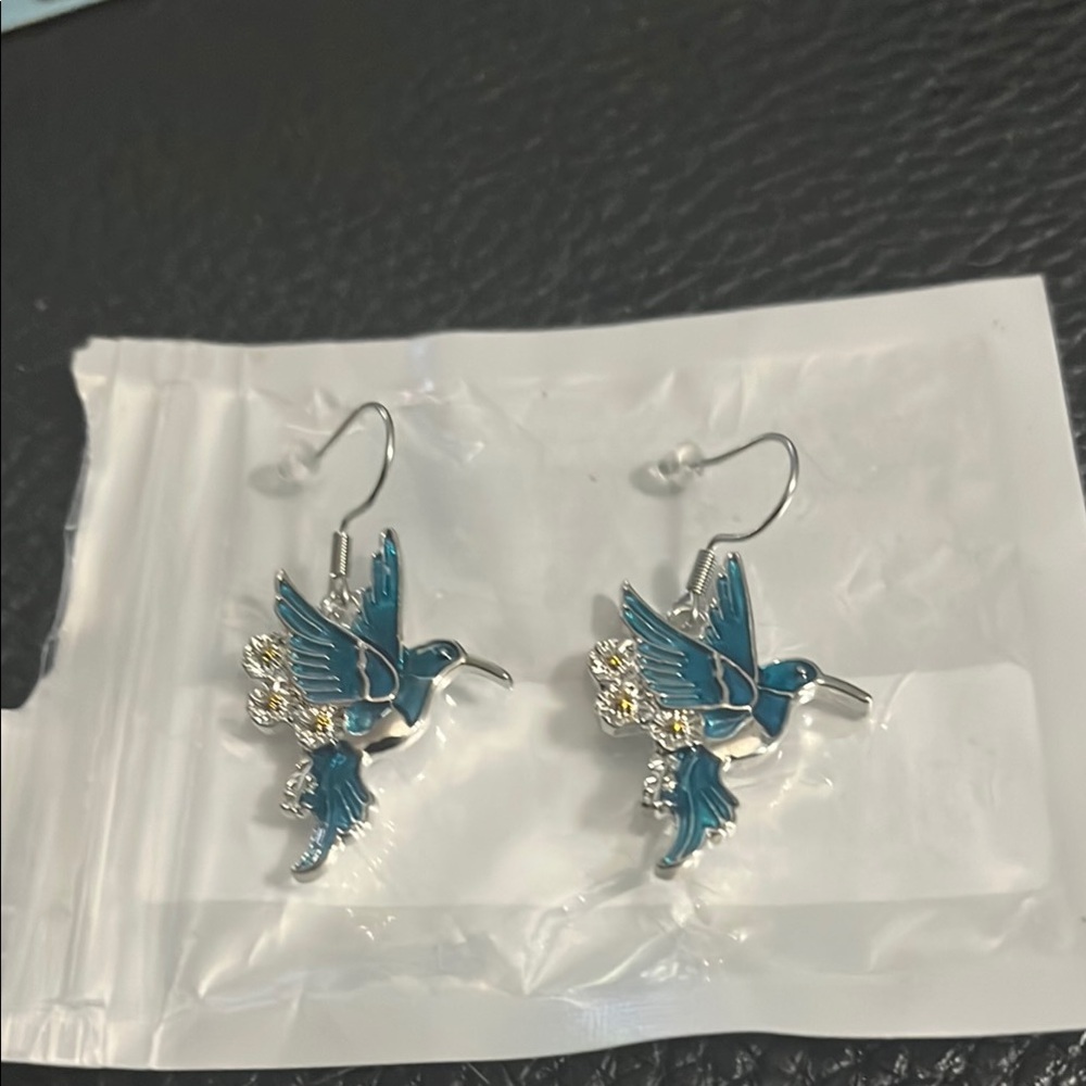 🎉 FINAL CLEARANCE 🎉$7 or 3 for $15 🎉Blue and Silver Hummingbird Bird Earrings